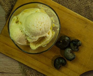 Cashew ice cream