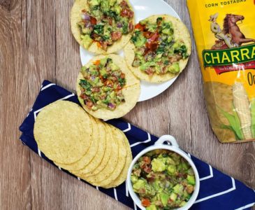 Fried tostadas accompanied with Mexican Guacamole