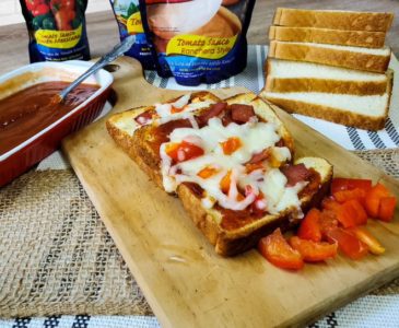 Toasted Bread with Mexican Sauce