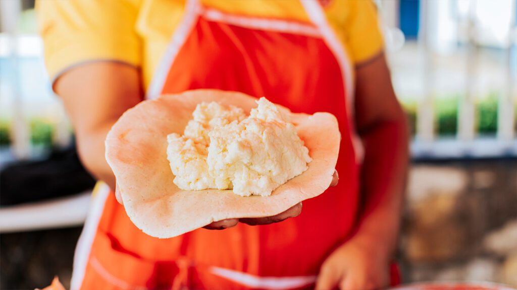 Pupusas, el plato típico de El Salvador - Rio Grande