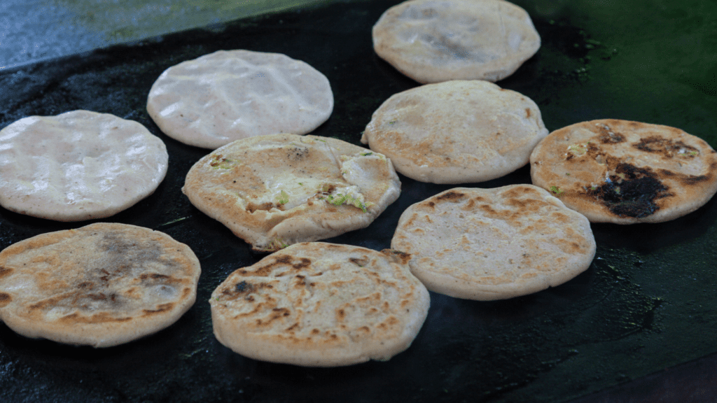 Pupusas, el plato típico de El Salvador - Rio Grande